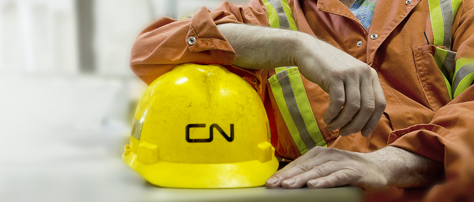 CN Safety helmet and worker
